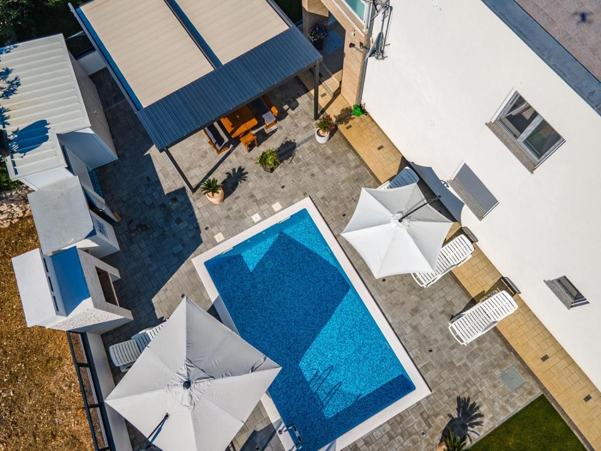 Villa Wiena Vir Exterior photo